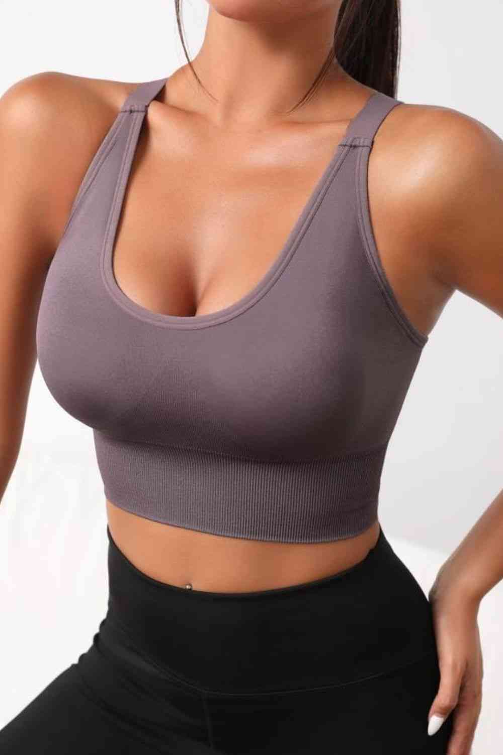 Scoop Neck Long Active Bra, solid color, sporty style, removable padding, sleeveless, highly stretchy, polyamide and elastane blend.