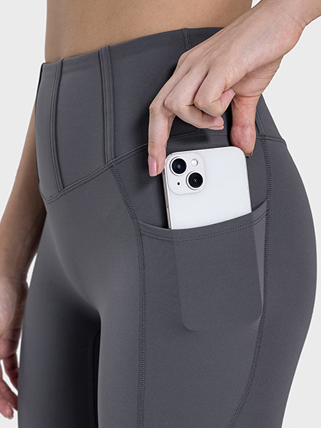 Pocketed high waist active leggings with a moderate stretch and phone pocket.