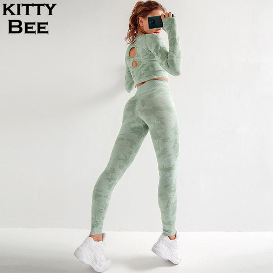 Women yoga set seamless sport suit in green, featuring a printed design with full sleeves, sport top, and pants by Kitty Bee.